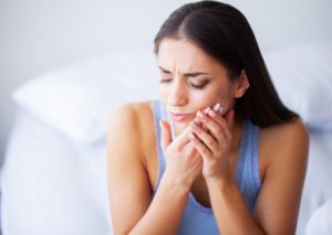 woman experiencing tooth pain